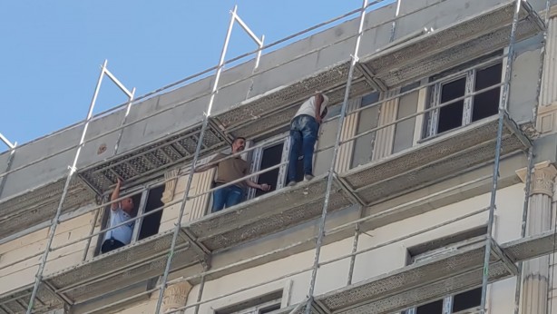 Foto - İntihar girişiminde bulunan genci polis ikna etti