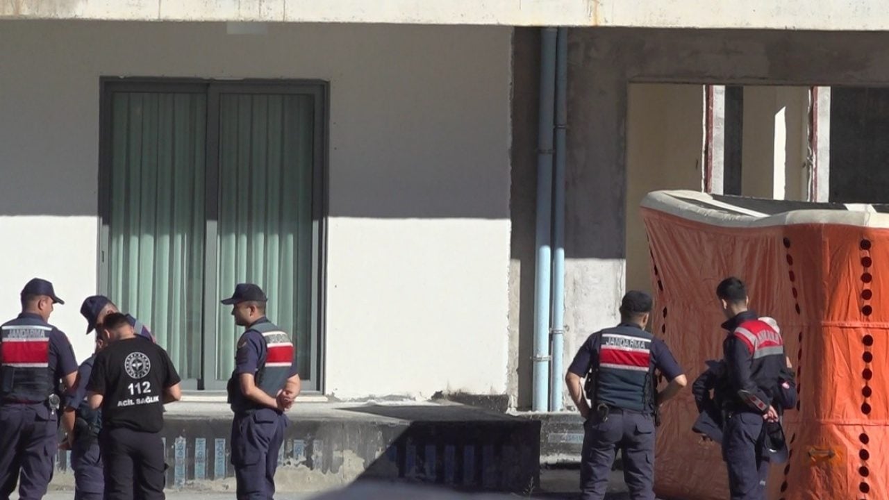 Foto - İntihardan en yakın dostu vazgeçirdi