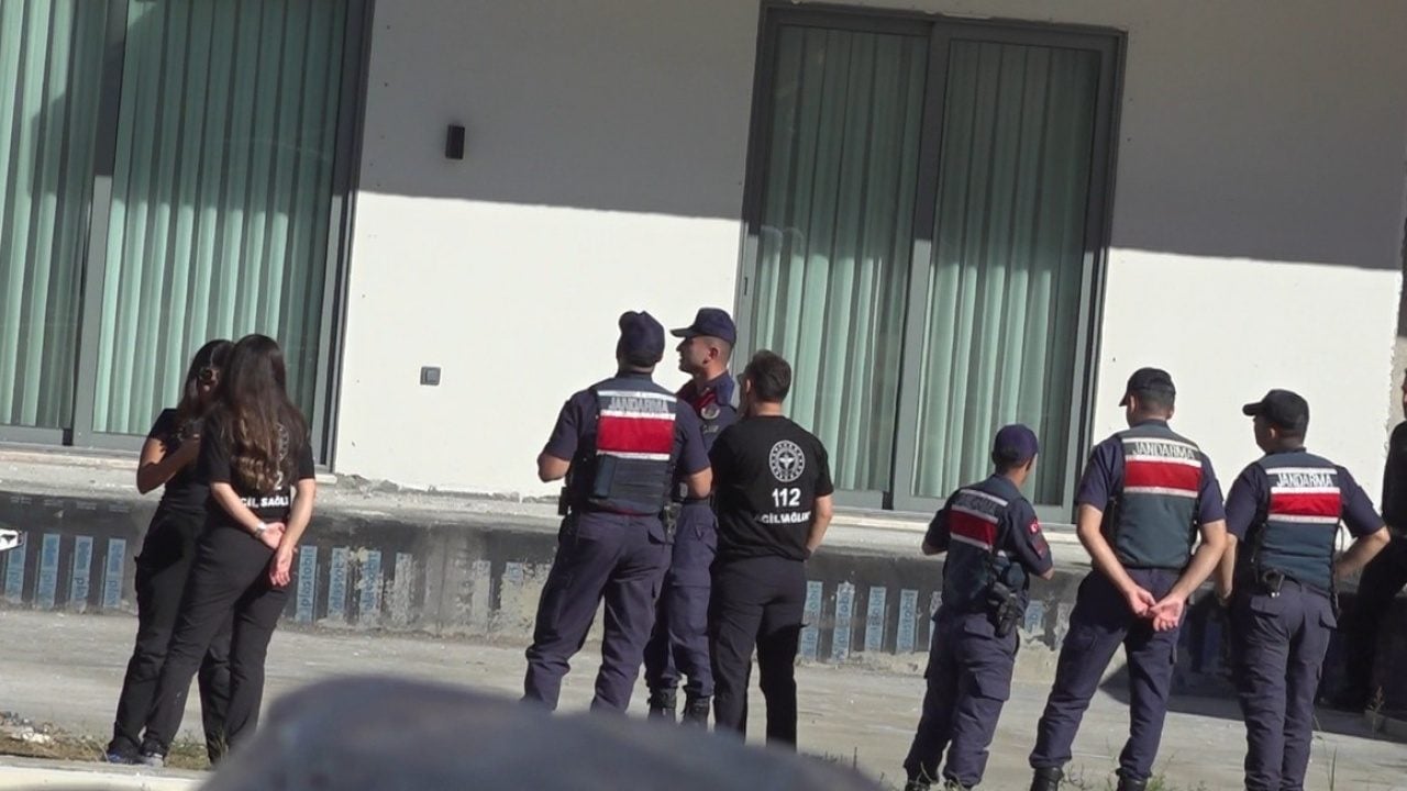 Foto - İntihardan en yakın dostu vazgeçirdi