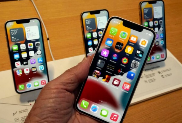 iOS 17.4.1 güncellemesi iPhone kullanıcılarını kızdırdı