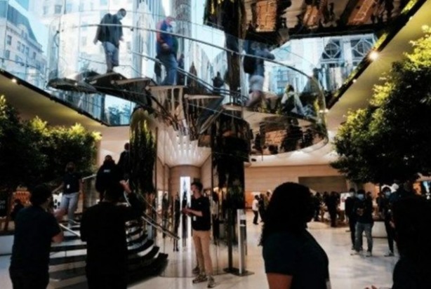 iPhone 13 satışta! Apple mağazalarında kuyruk oluştu