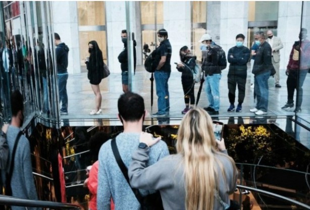 Foto - iPhone 13 satışta! Apple mağazalarında kuyruk oluştu