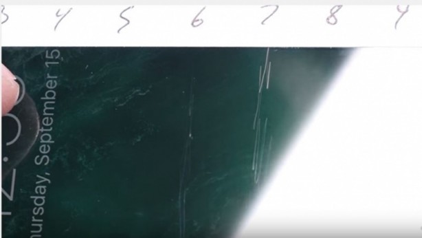 Foto - iPhone 7 sağlamlık testinde