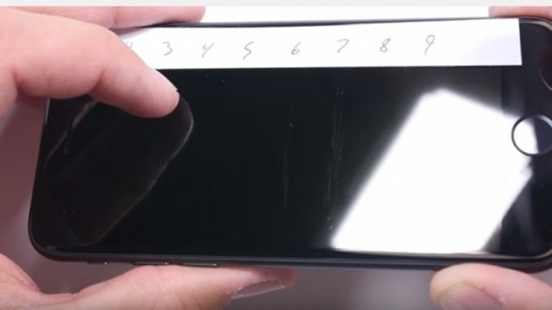 Foto - iPhone 7 sağlamlık testinde