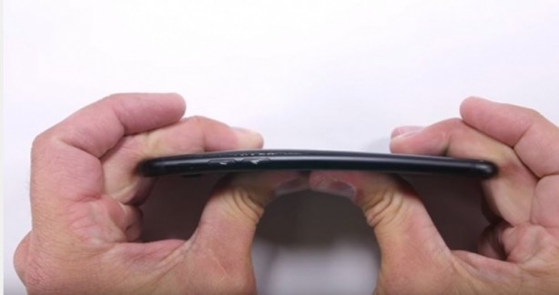 Foto - iPhone 7 sağlamlık testinde