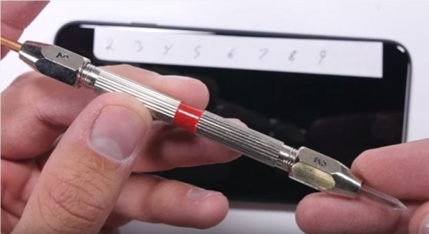 Foto - iPhone 7 sağlamlık testinde