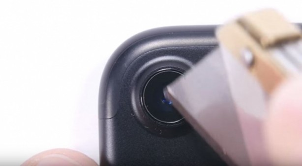 Foto - iPhone 7 sağlamlık testinde