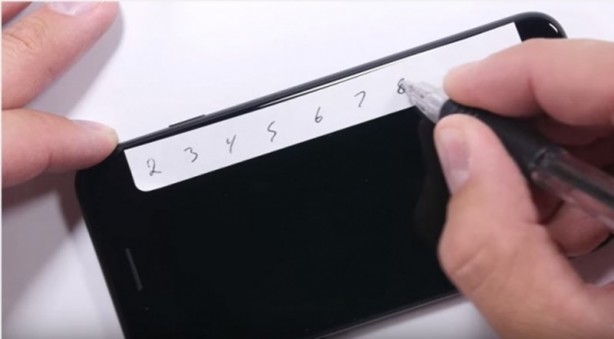 Foto - iPhone 7 sağlamlık testinde