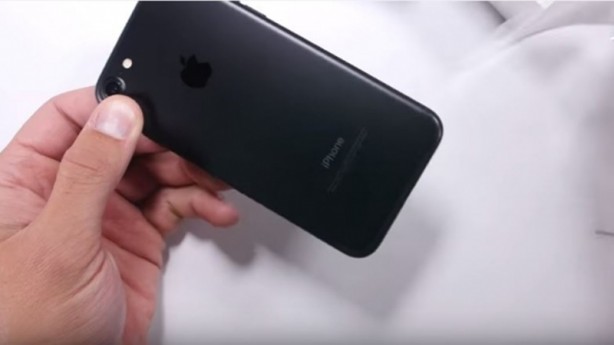 Foto - iPhone 7 sağlamlık testinde