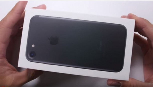 Foto - iPhone 7 sağlamlık testinde