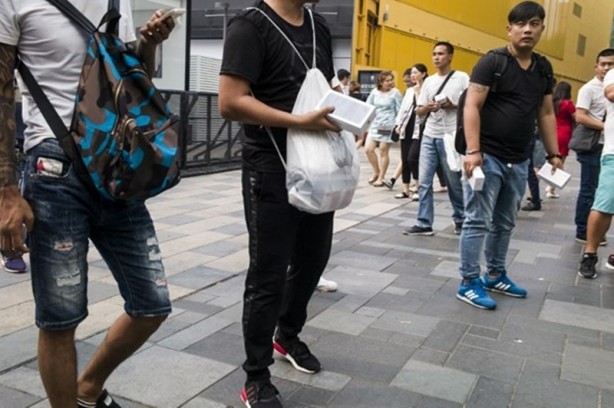 Foto - iPhone 7 ve 7 Plus satışa sunuldu