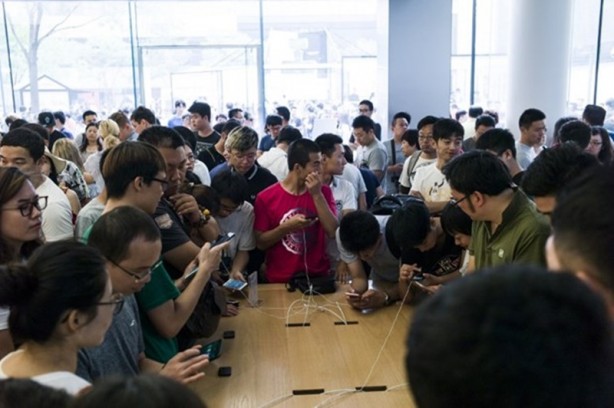 Foto - iPhone 7 ve 7 Plus satışa sunuldu