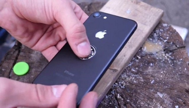 Foto - iPhone 7'den stres çarkı yaptı!