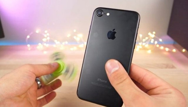 Foto - iPhone 7'den stres çarkı yaptı!