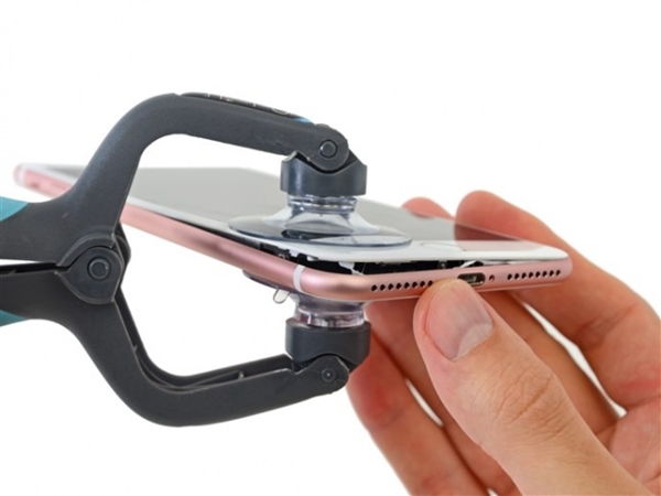 Foto - iPhone 7'nin içini dışına çıkardılar