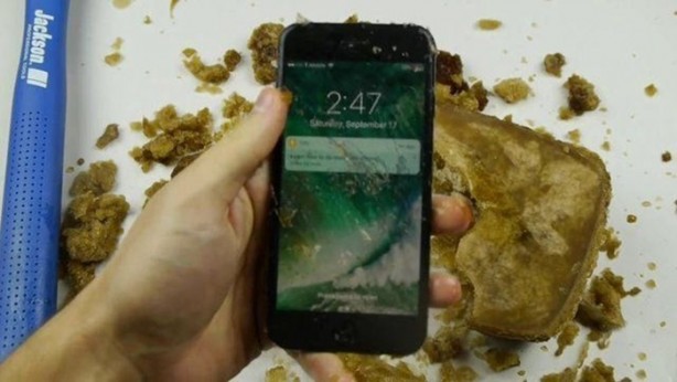 Foto - iPhone 7'ye öyle bir test yaptılar ki!