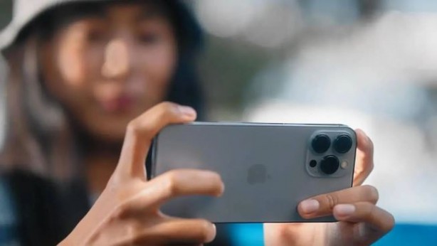 Foto - iPhone, Android telefonları ilk kez geride bıraktı