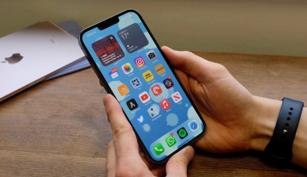 Foto - iPhone kullanıcılarına saç baş yolduran sorun