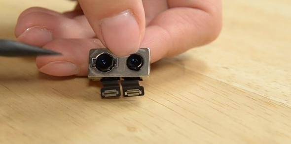 Foto - iPhone'u paramparça ettiler!