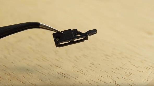 Foto - iPhone'u paramparça ettiler!