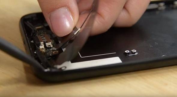 Foto - iPhone'u paramparça ettiler!