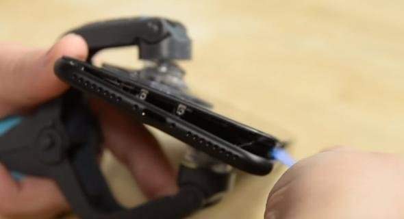 Foto - iPhone'u paramparça ettiler!