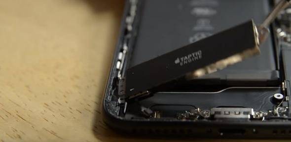 Foto - iPhone'u paramparça ettiler!