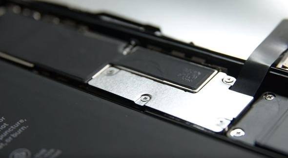 Foto - iPhone'u paramparça ettiler!