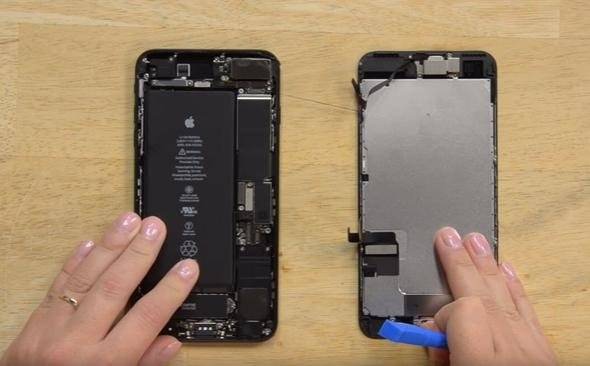 Foto - iPhone'u paramparça ettiler!