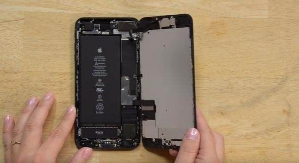 Foto - iPhone'u paramparça ettiler!