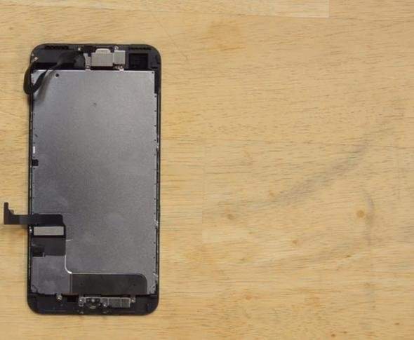 Foto - iPhone'u paramparça ettiler!