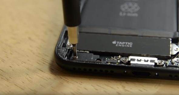 Foto - iPhone'u paramparça ettiler!