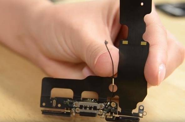 Foto - iPhone'u paramparça ettiler!