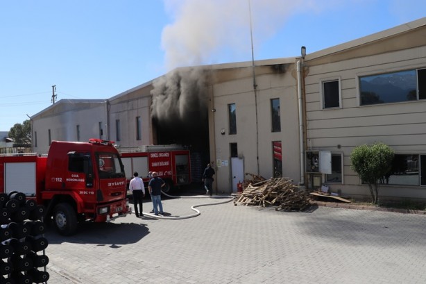Foto - İplik fabrikasında yangın