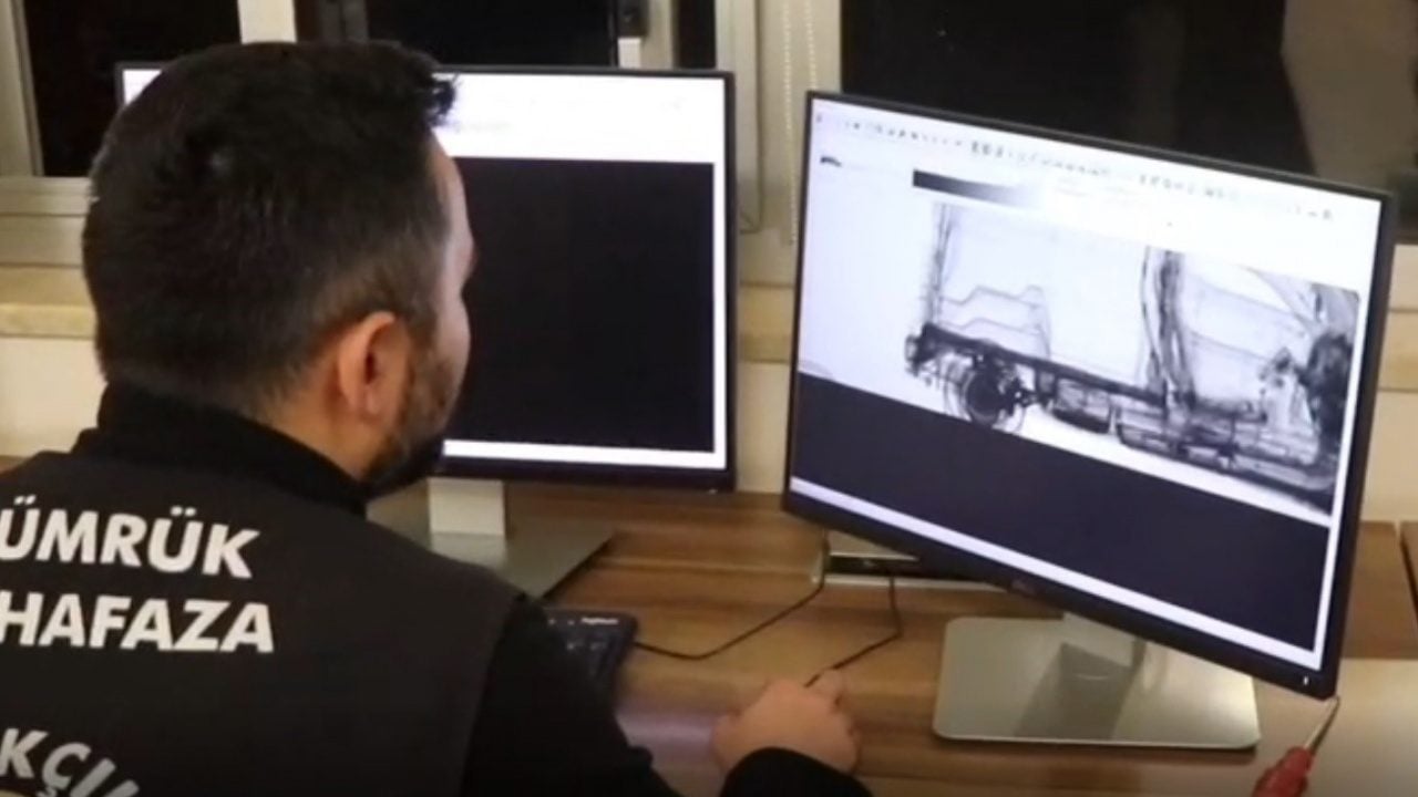 Foto - İpsala Gümrük Kapısı’nda yakalandı: Yolcu koltuğunun altı zehir deposu çıktı