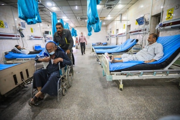 Irak'ta kum fırtınası! Boğulma tehlikesi geçirdiler