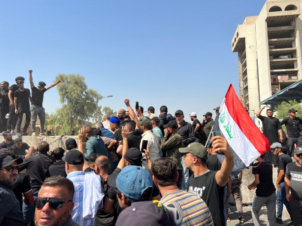 Foto - Irak'ta olaylar büyüyor! Sadr destekçileri o bölgeyi bastı