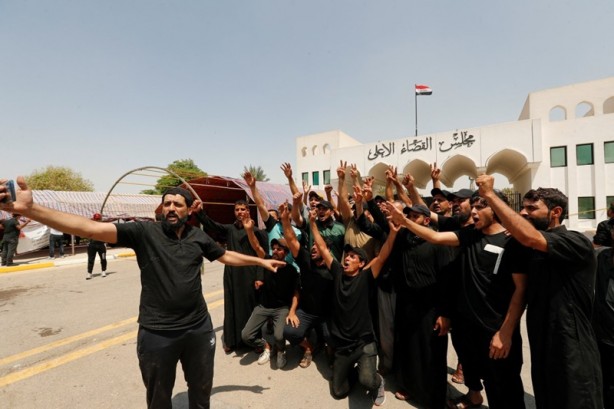 Foto - Irak'ta Sadr destekçileri, Yüksek Yargı Konseyi önünde çadır kurdu