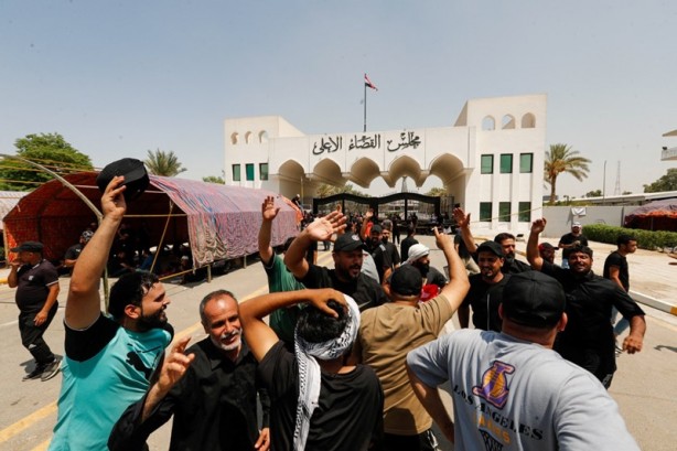 Foto - Irak'ta Sadr destekçileri, Yüksek Yargı Konseyi önünde çadır kurdu