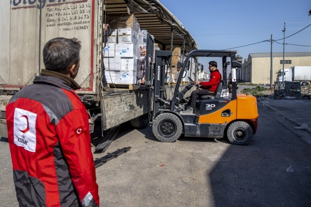 Irak'tan, Türk Kızılay'ı aracılığıyla, depremzedelere 56 tır yardım