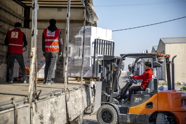 Foto - Irak'tan, Türk Kızılay'ı aracılığıyla, depremzedelere 56 tır yardım