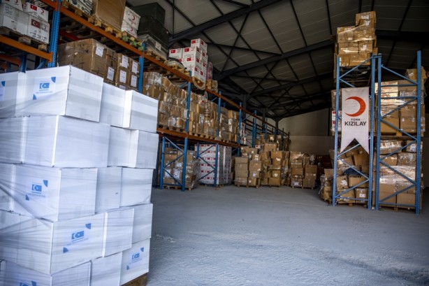 Foto - Irak'tan, Türk Kızılay'ı aracılığıyla, depremzedelere 56 tır yardım