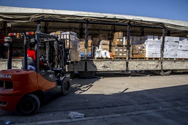 Foto - Irak'tan, Türk Kızılay'ı aracılığıyla, depremzedelere 56 tır yardım