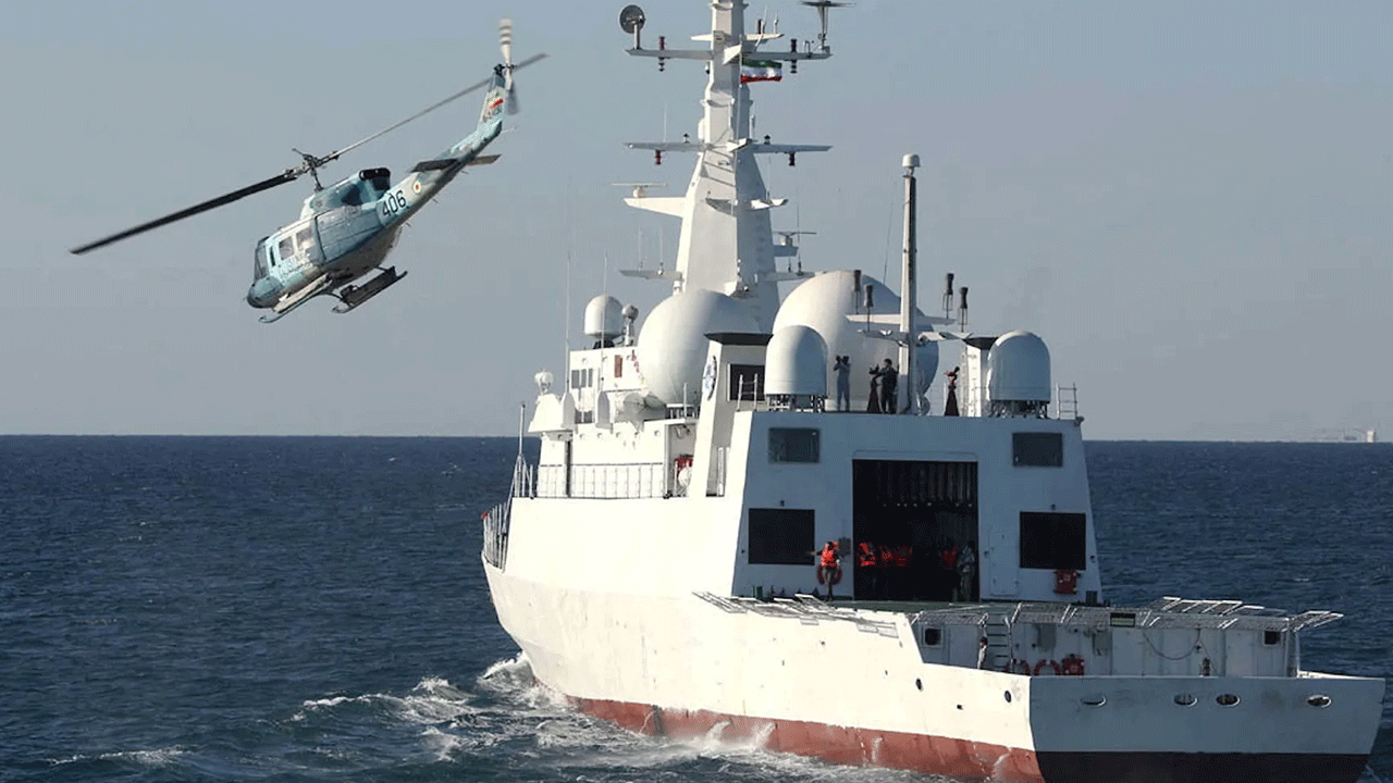 Foto - ABD'nin tehditleri sonrası harekete geçildi: Savaş gemisini suya indirdiler!!!