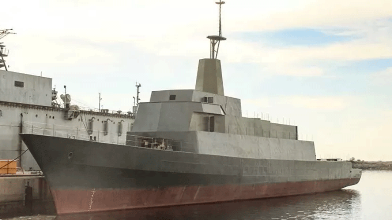 Foto - ABD'nin tehditleri sonrası harekete geçildi: Savaş gemisini suya indirdiler!!!