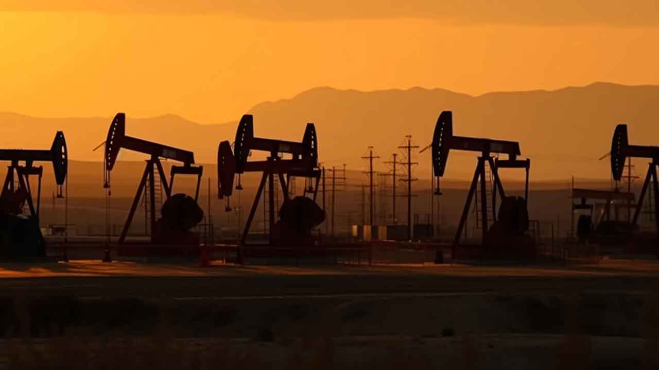 İran hırsızlığa başladı! Günlük 50 bin varil petrolü sınır hattından kaçırmaya başladılar