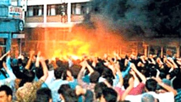 Foto - İran, Humeyni’nin kemiklerini sızlatıyor! Perinçek'in İslami toplantıda işi ne?