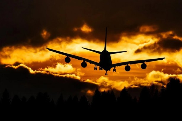 Foto - İran, İsrail'i vurmaya başladı! Uçaklar peş peşe Türkiye'ye iniyor