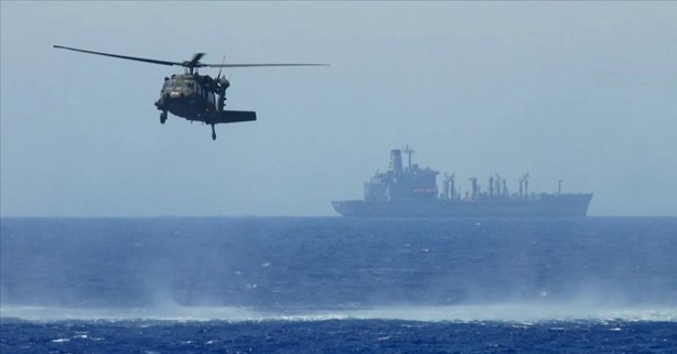 Foto - İran, İsrail'i vururken dev helikopter gemisi yola çıktı! Türkiye'yi işaretlediler, gemi hızlıca ilerliyor