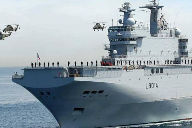 Foto - İran, İsrail'i vururken dev helikopter gemisi yola çıktı! Türkiye'yi işaretlediler, gemi hızlıca ilerliyor